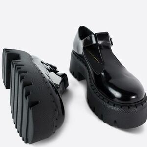 Intentionally Blank size 9 black patent lug sole maryjane.